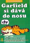 Garfield si dává do nosu obálka knihy