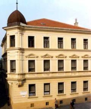 Verejná knižnica Michala Rešetku Trenčín (Trenčín)